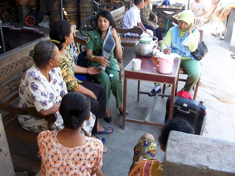 A health worker listening to what women want in Indonesia. (Photo credit: JSI, 2006)